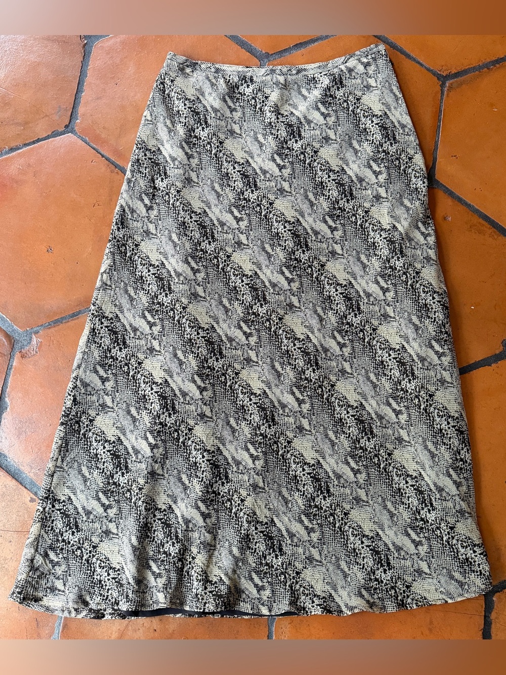 Ann Taylor Vintage Y2K 100% Silk Midi Skirt Animal print Going Out Low Rise Sz 8